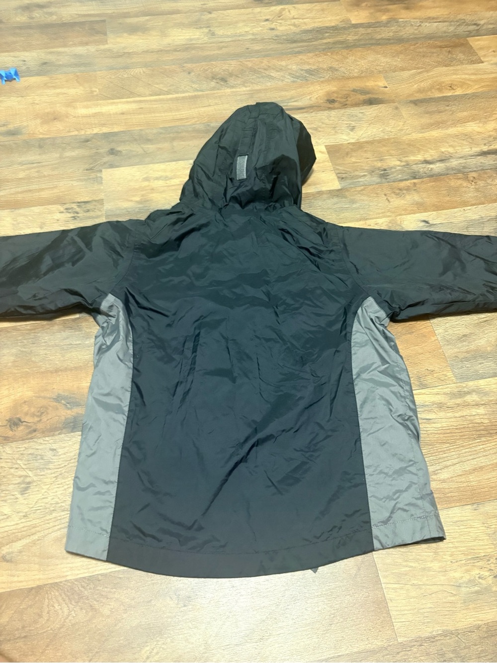 Columbia Youth Size 8 Omni-Tech Waterproof Hooded Rain Jacket Black Gray - Picture 6 of 6